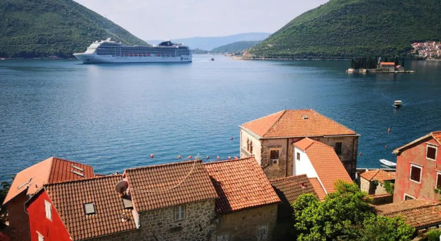 Marina House, Book Hotel Hoteller i Kotor Riviera med parkering, Parkering