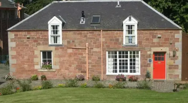 Harleyburn Cottages - Stables and Saddlery, Забронировать Отель Бизнес-отели Шотландских границ, 4* 5*