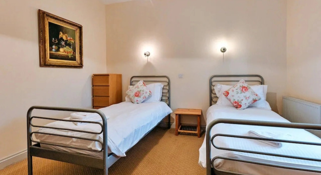 Luxury Retreat in UK With Pool & Tennis Court, Book Feriehus Onibury Shropshire