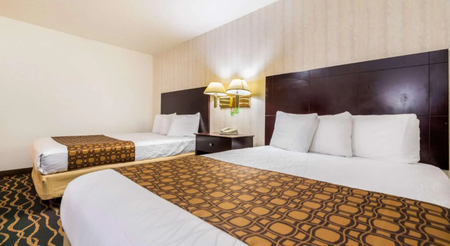 Четырёхместный номер Standard Rodeway Inn Enumclaw Mount Rainier-Crystal Mountain Area