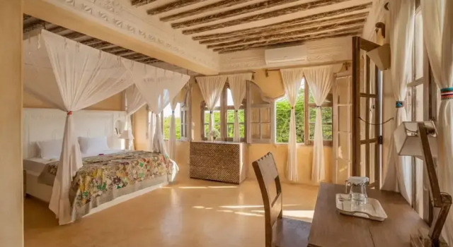 Amani House 5 Bedrooms Sleeps 10, Book Vacation Home Shela Coast Region