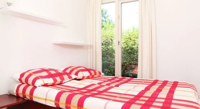 Comfortably Furnished Bungalow on Lake Veere, Book Hotel Kortgene 