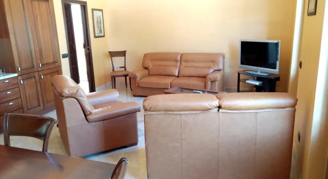 Apartment Piazza Guglielmo Marconi, Buchen Sie Ferienwohnung Montagnareale Sizilien