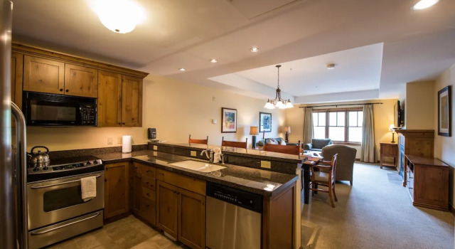 Двухместный номер Standard с видом на горы The Lodge at Mountaineer Square, A Vail Resorts Property