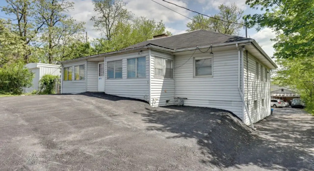 9 Mi to Hersheypark: Spacious Home w/ Deck