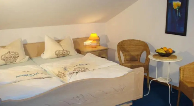 Gästehaus Michaela, Prenota Hotel Bad Kohlgrub Pfaffenwinkel, vicino a Hörnlebahn
