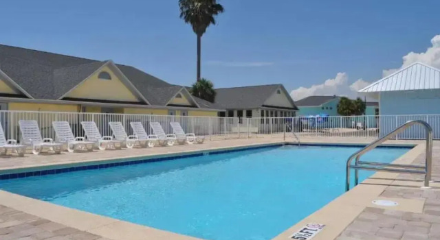 Люкс Travelodge by Wyndham Panama City Beach / Beachfront