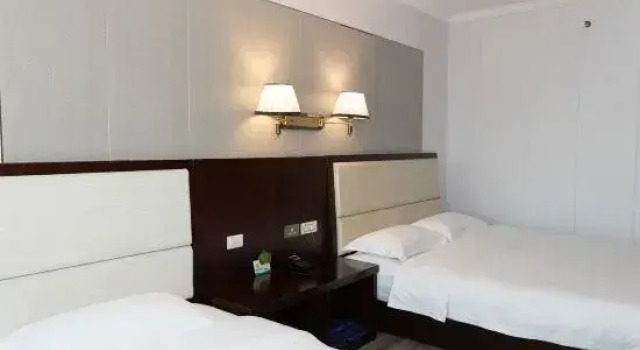 Трёхместный семейный люкс Jiangxia Hotel