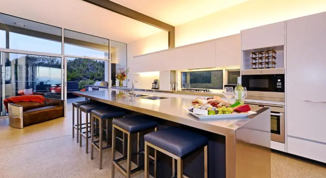 Cloudy Bay Beach House, Book Hotel South Bruny Tasmanien