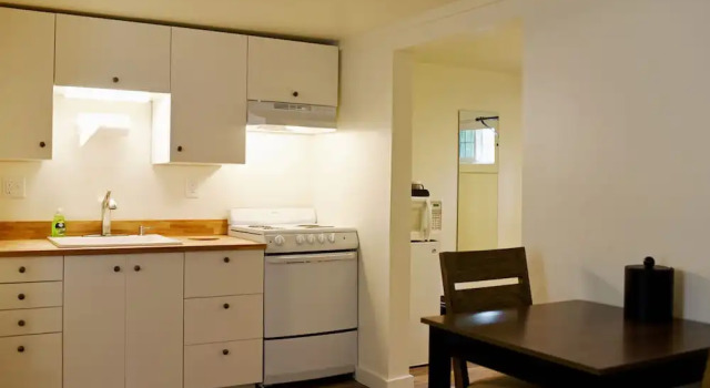 Четырёхместный номер Standard Sandwich Inn and Suites