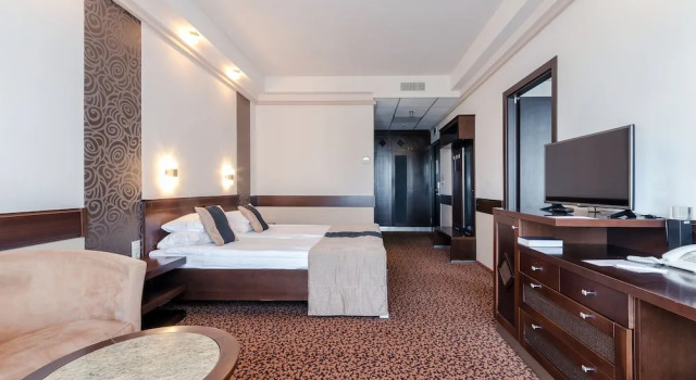 Апартаменты Comfort Hunguest Hotel Apollo