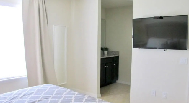 8BR Home - Near Disney - Private Pool and Hot Tub, Book Hotel Hoteller i Four Corners med pool, Swimmingpool
