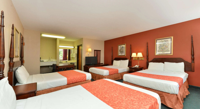 Шестиместный семейный люкс Americas Best Value Inn & Suites Sheridan