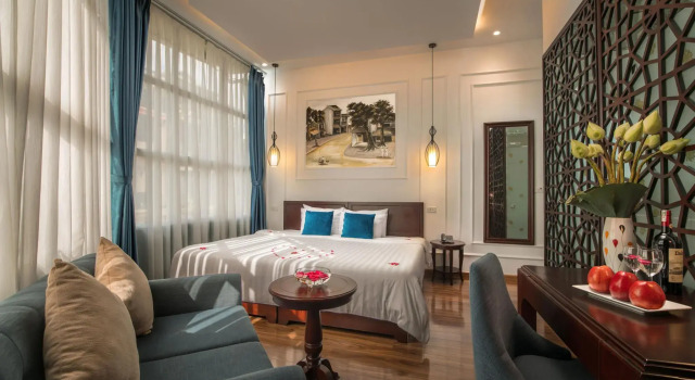 Двухместный номер Premium с балконом Hanoi Chic Boutique Hotel