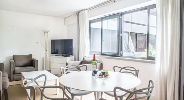 Renovated Flat 2 Minutes From the Champs-élysées, Забронировать Отель 8-й округ: Елисейские поля Париж, рядом с Passerelle Debilly