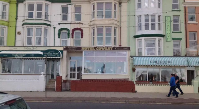 Cowley Hotel, Забронировать Отель Блэкпул Ланкашир, рядом с Стадион футбольного клуба «Блэкпул»