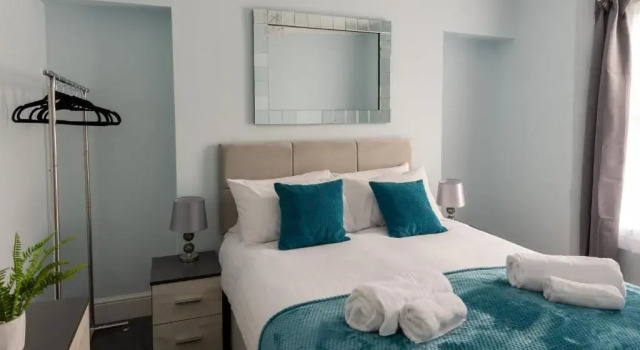 St James Place 4 bed Apt with ALTIDO, Забронировать Отель Плимут Девон, рядом с Cathedral Church of St Mary and St Boniface