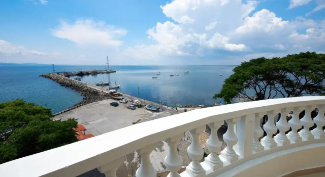 Четырёхместный номер Superior с балконом Family Hotel Paros