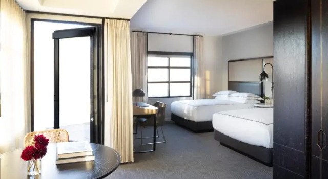 Четырёхместный номер Premium с балконом Kimpton Cottonwood Hotel by IHG
