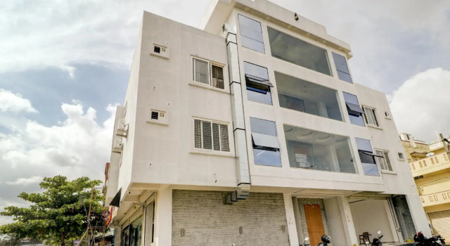 OYO 78903 Dsilver Suites, Book Feriehus Sommerhuse i Mysore, Hytte
