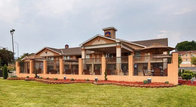 Четырёхместный номер Standard Best Western Truman Inn