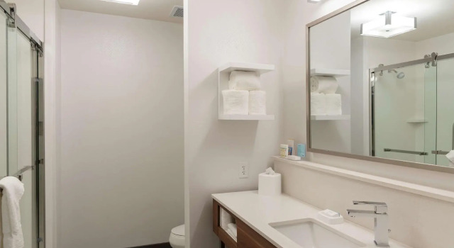 Четырёхместный номер Standard Hampton Inn & Suites Xenia Dayton