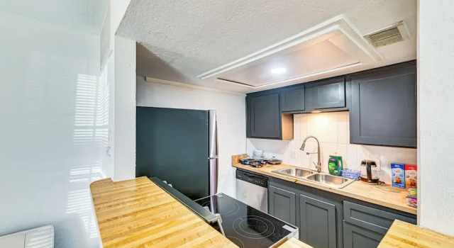 Апартаменты Loft-style Condo in Vickery Midtown: 3 Mi to Smu!