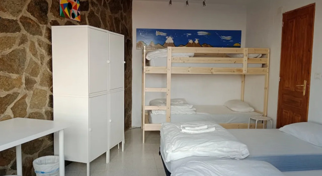 Кровать в общем номере La Palma Hostel by Pension Central