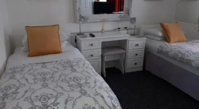 Heatherlea Guest House, Забронировать Гостевой дом Уилмслоу Чешир