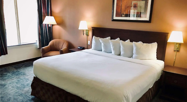 Номер Standard Ramada by Wyndham Spokane Valley
