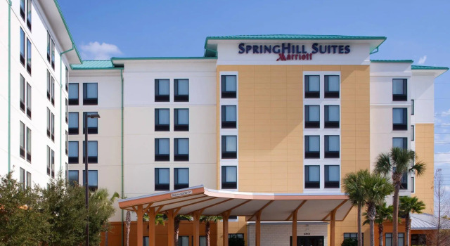Кровать в общем номере SpringHill Suites by Marriott Orlando at SeaWorld