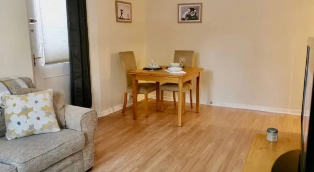 Central 1 Bedroom Stokes Croft Flat With Parking, Забронировать Отель Отели Бристоля с парковкой, рядом с We The Curious, Парковка