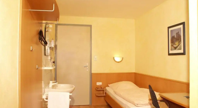 Standart oda Hotel-Pension Berg Caf