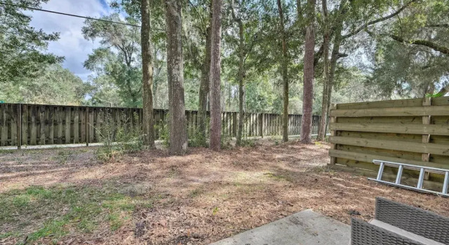 Cozy Condo ~ 5 Mi to University of Florida!, Buchen Sie Ferienwohnung Gainesville Florida