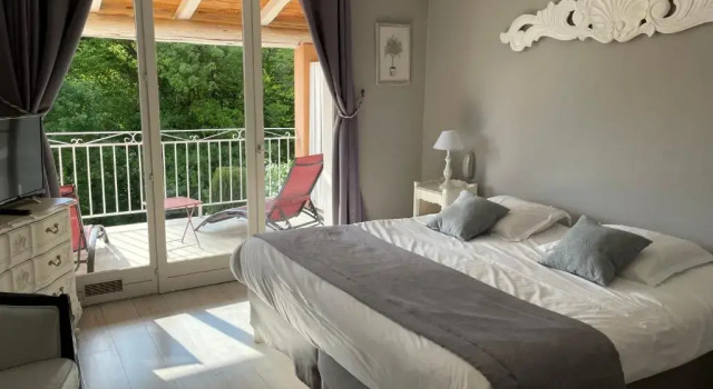 HOTEL LE MAS DHèLèNE, Prenota Hotel Crestet Valchiusa