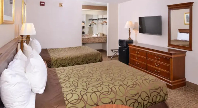 Четырёхместный номер Standard Briarwood Inn Of Geneva