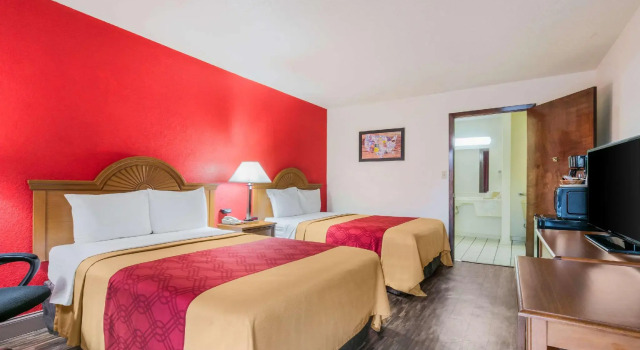 Четырёхместный номер Standard Econo Lodge & Suites Brinkley