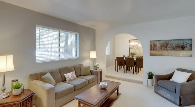 Country Club Home: 18 Mi to Arizona Snowbowl!, Забронировать Дом для отпуска Отели Флагстафф с парковкой, рядом с Гольф-клуб Aspen Valley, Парковка