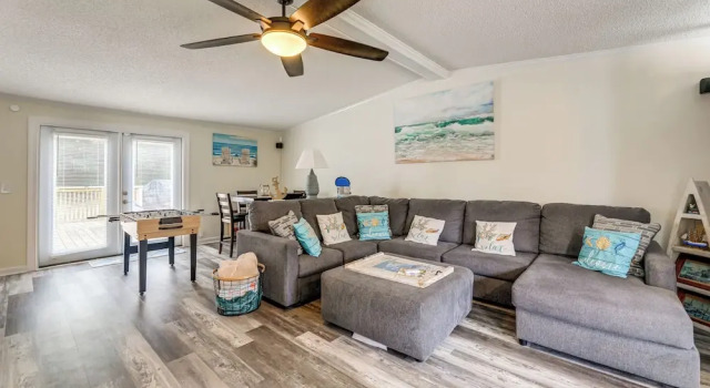 7 Mi to Beach! Sneads Ferry Family Home w/ Hot Tub, Забронировать Дом для отпуска Коттеджи Парома в г. Снидс, Коттедж