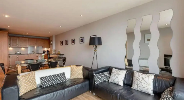Апартаменты Modern Riverfront Apt. 10 mins from Hydro/SECC