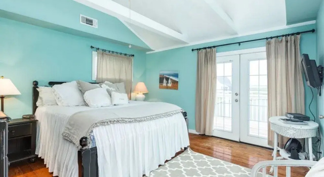 Galveston Canal House with Pool by RedAwning, Varaa Hotelli Jamaica Beach USA