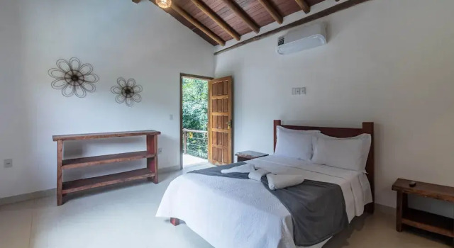 Casa Pet-friendly em Cond com Piscina e 5 Su tes