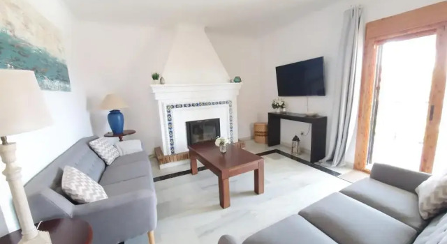 Beautiful 5 Bedroom Villa, Sea Views, Private Pool