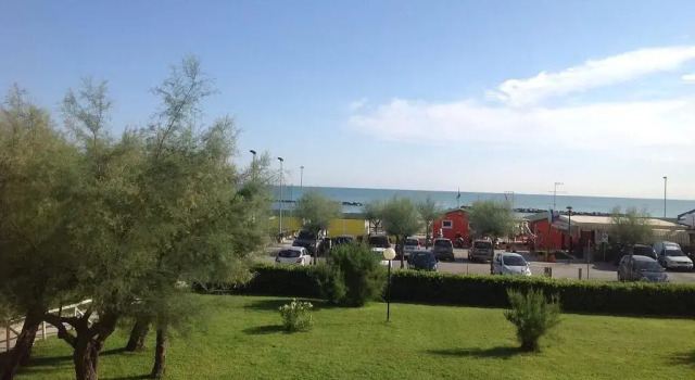 Scirocco Dal Mare, Забронировать Отель Отели Побережья Марок с парковкой, Парковка