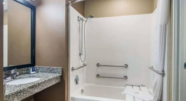Двухместный люкс Sleep Inn & Suites Steubenville at the University