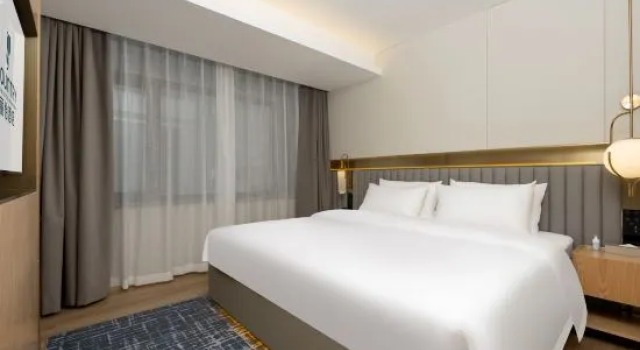Люкс Country Inn & Suites by Radisson Hotel (Xianning Media Building City Museum)