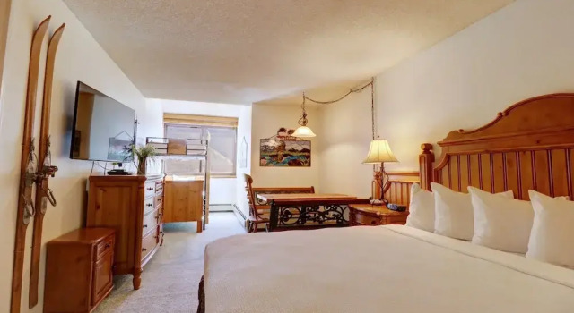 Vs741 Village Sqaure 3 Bedroom Condo by RedAwning
