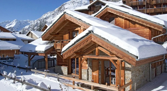 Beautiful 14-person chalet with sauna and private swimming pool in Les Deux Alpes, Забронировать Шале Коттеджи Ле-дез-Альп, рядом с Горнолыжный подъемник Кот Брун, Коттедж