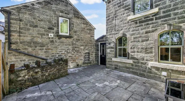 Host Stay Charnwood Cottage