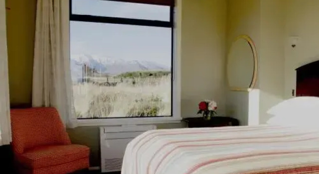 Marchburn Country Lodge, Book Hotel Oturehua 